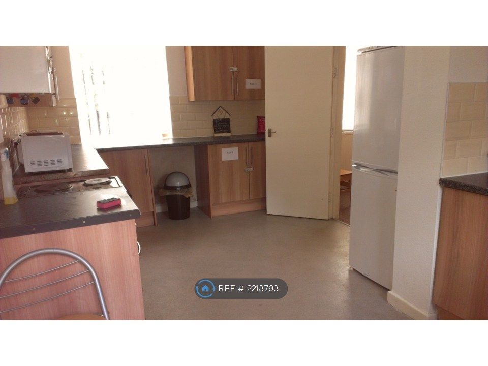 Property photo 2 of 5 Kitchen