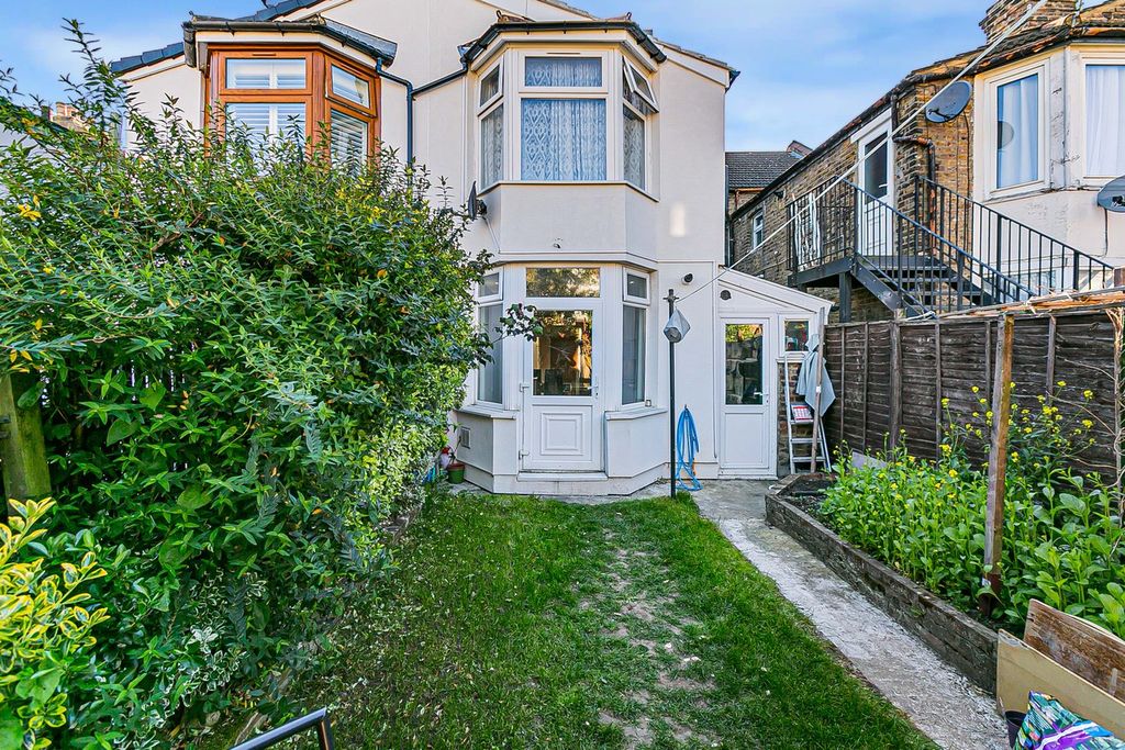 Property photo 2 of 36