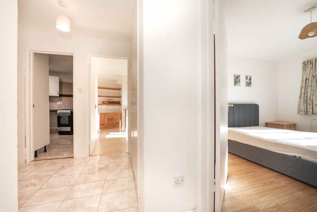 Property photo 2 of 9 Erasmus Close, Cambridge (6).Jpg