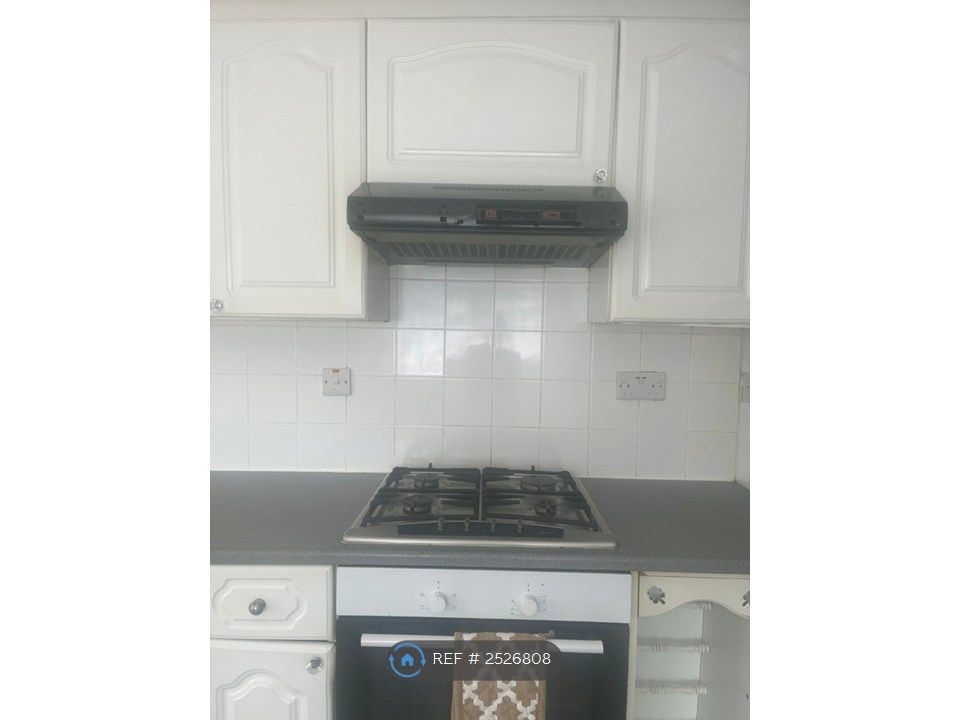 Property photo 3 of 11 Kitchen Stove