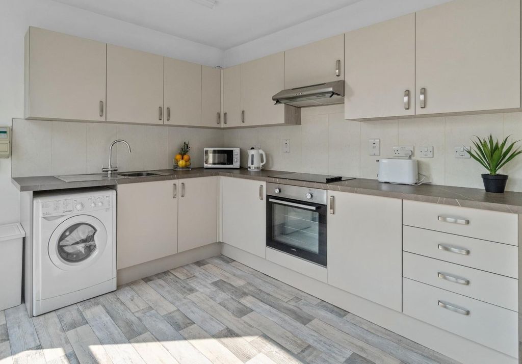 Property photo 3 of 20 Kitchen 2.Jpg