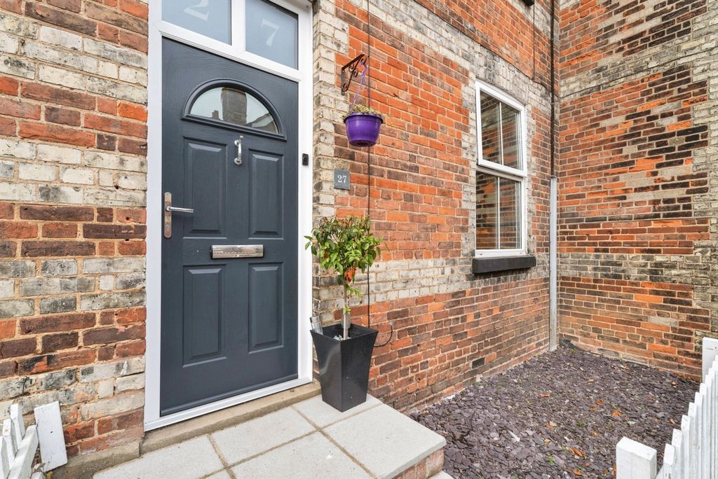 Property photo 2 of 17 Photo