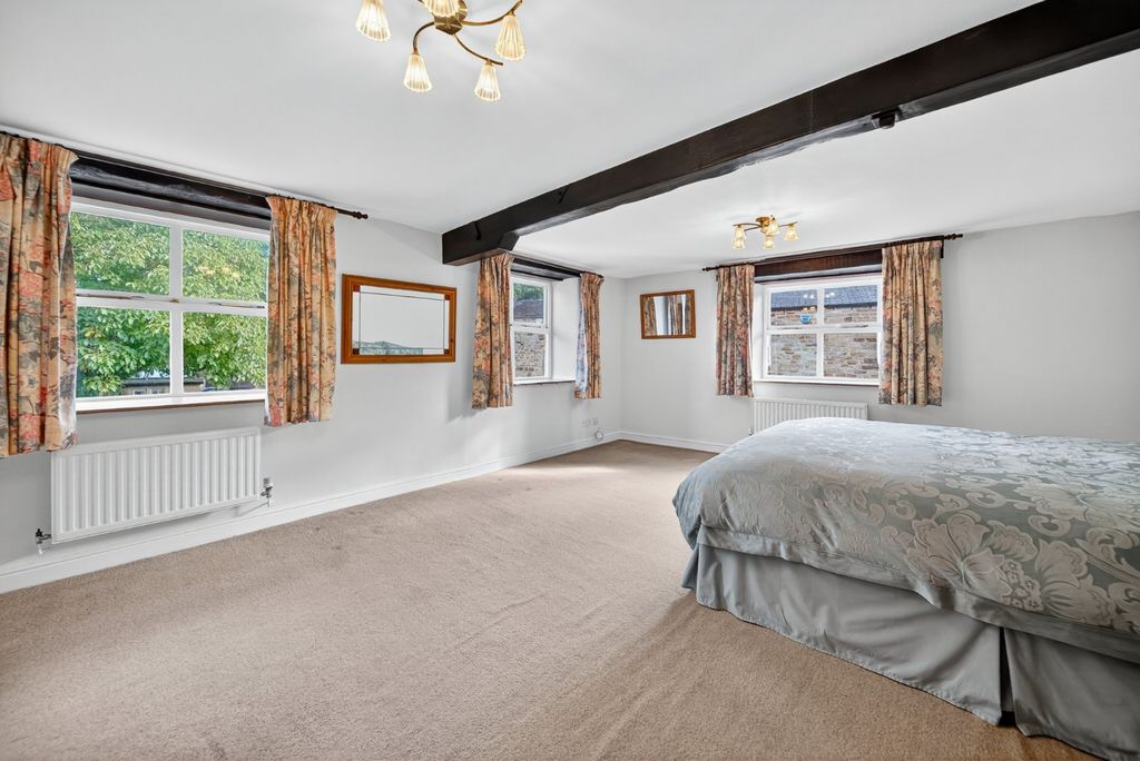 Property photo 3 of 27 Picture 3