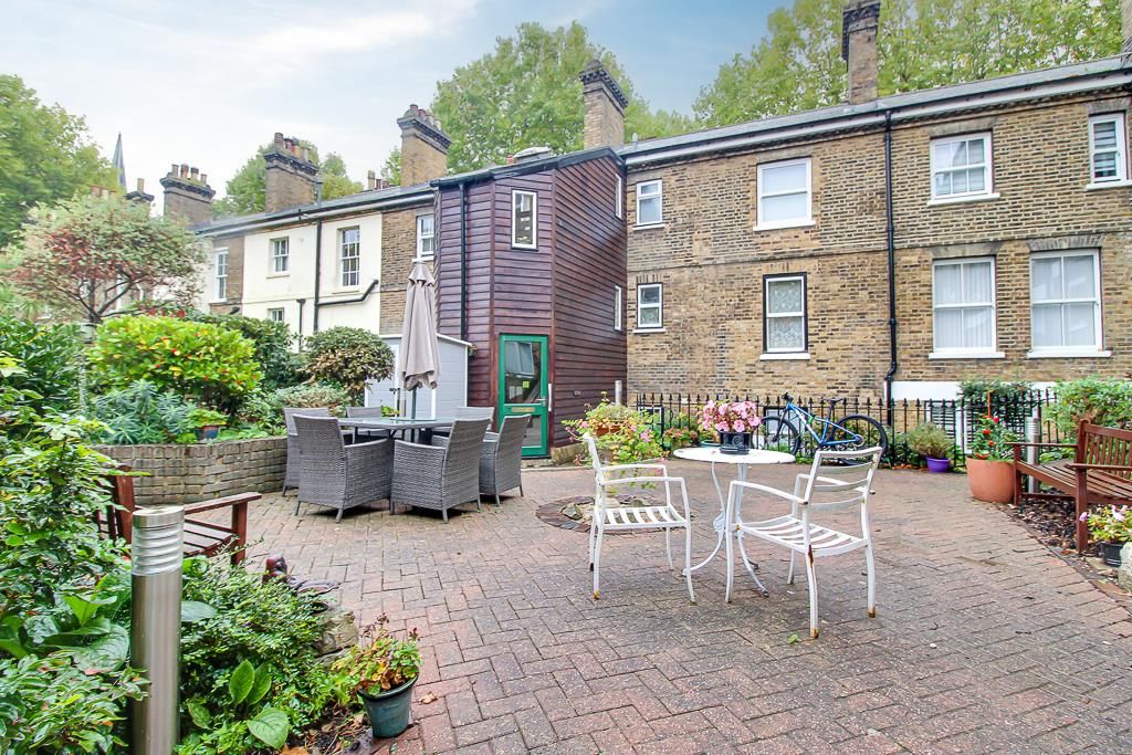Property photo 2 of 17 Rear Communal Garden