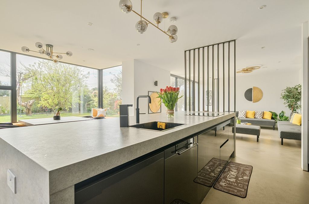 Property photo 3 of 14 1445948-25-69Df81...