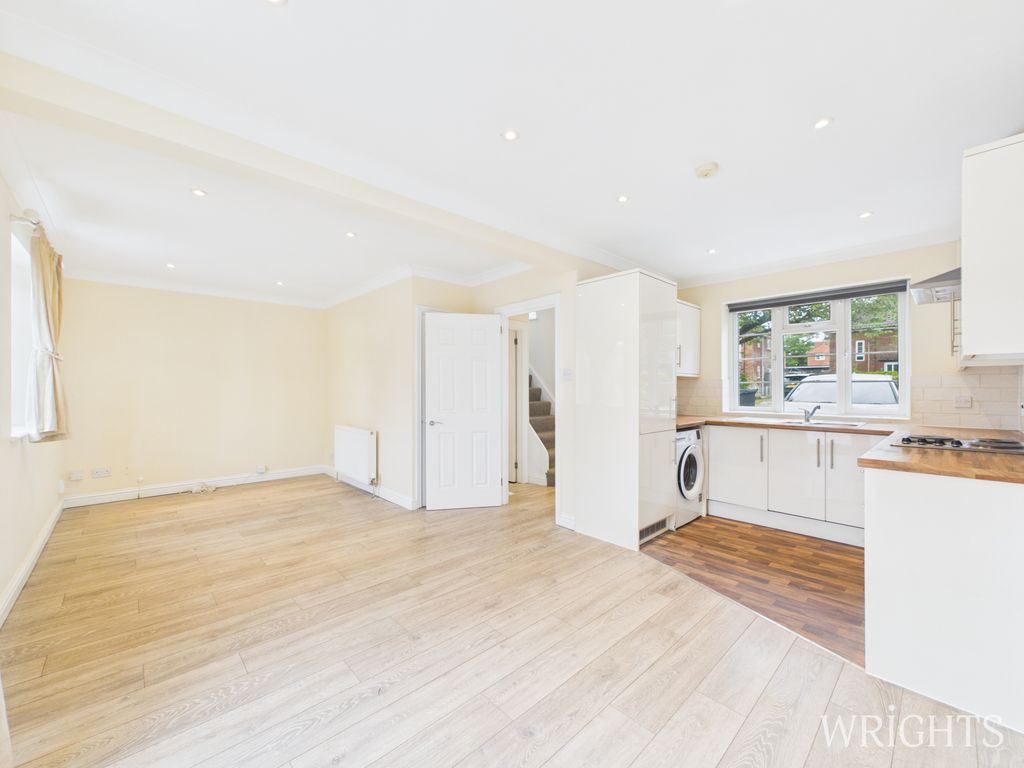 Property photo 3 of 14 Cam05659G0-Pr0206-Still011