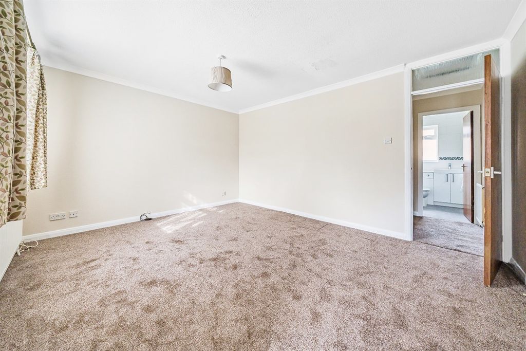 Property photo 2 of 9 Living Area