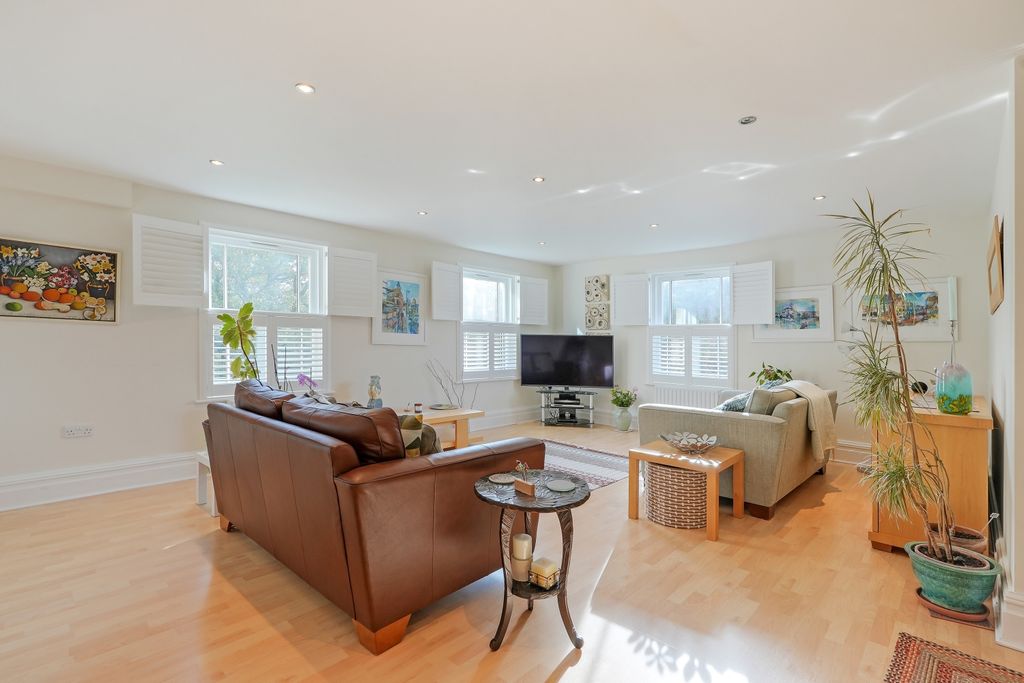 Property photo 2 of 20 Living Room