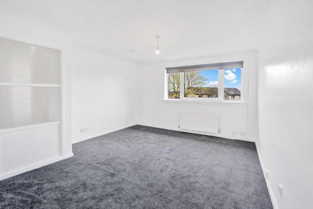 Property photo 3 of 12 Lounge