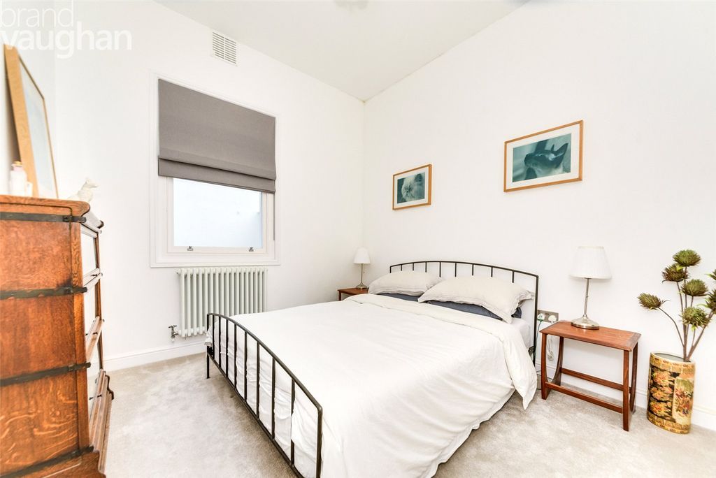 Property photo 3 of 12 Bedroom