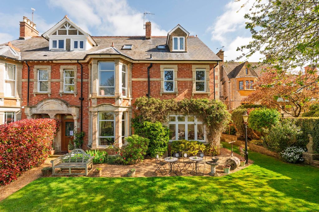 Property photo 1 of 40 Front