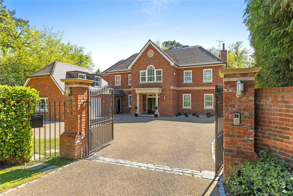 Property photo 1 of 23 Gated Entrance