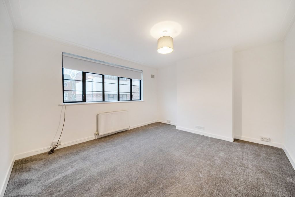 Property photo 3 of 8 Picture No. 25