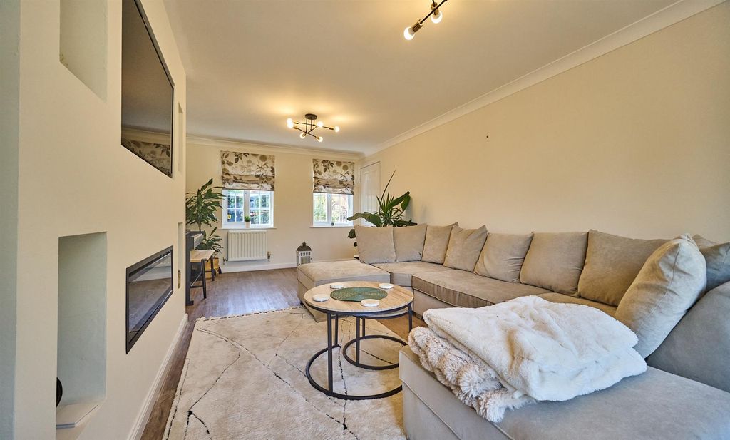 Property photo 3 of 29 Bradgate Gardens .Jpg