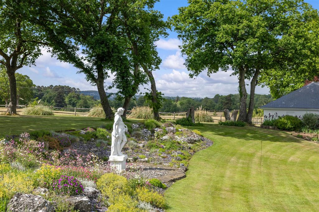 Property photo 2 of 51 Waverley Court Farm, Monks Walk Farnham, Surrey, G