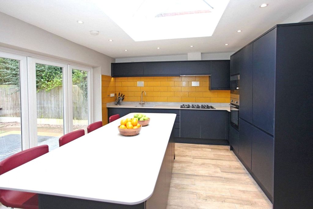 Property photo 2 of 19 Picture No. 32