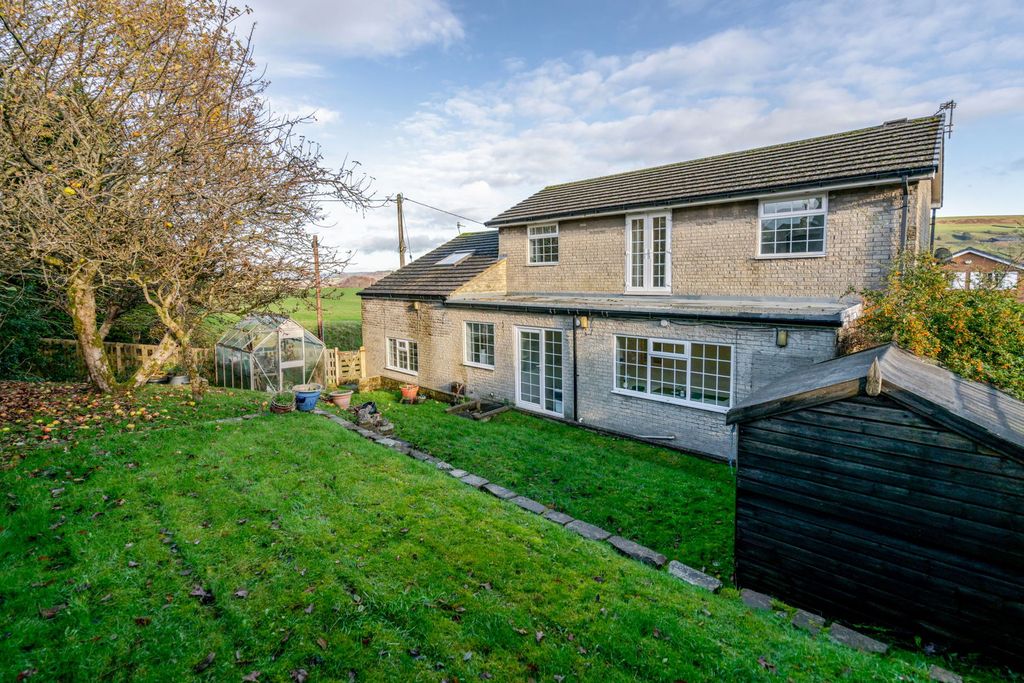 Property photo 2 of 31