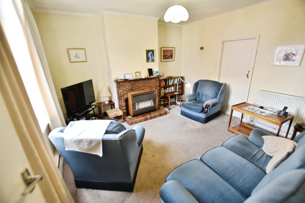 Property photo 2 of 27
