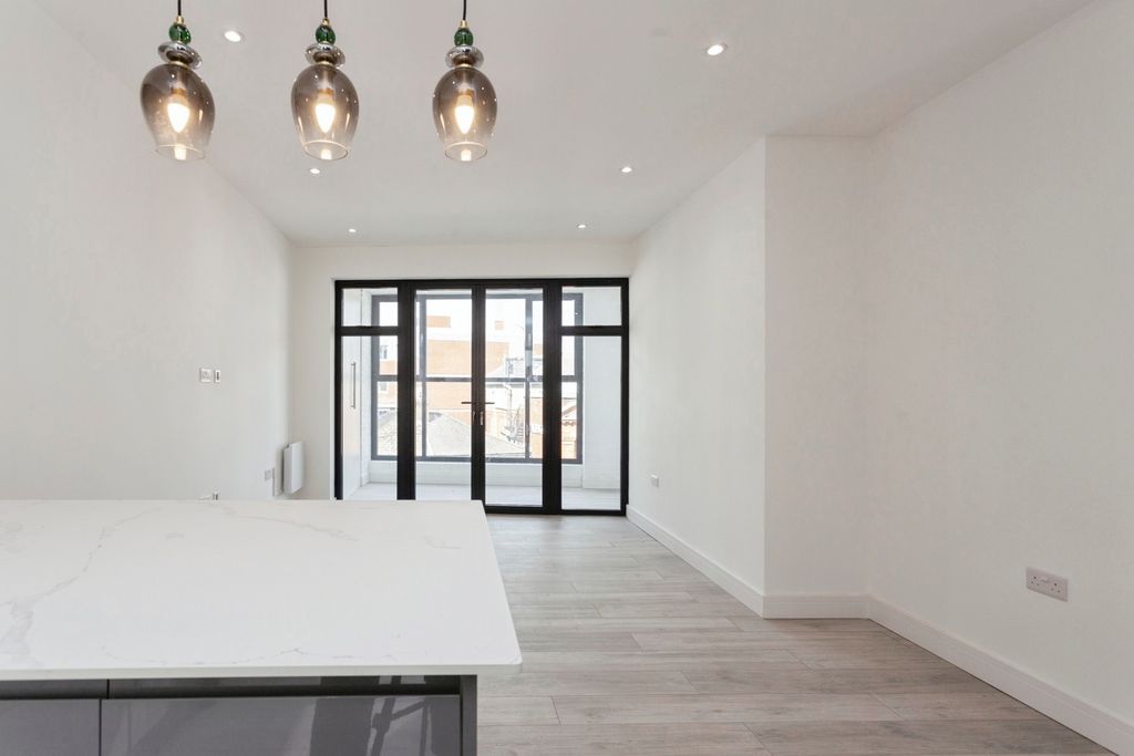 Property photo 2 of 27 Reception/Kitchen