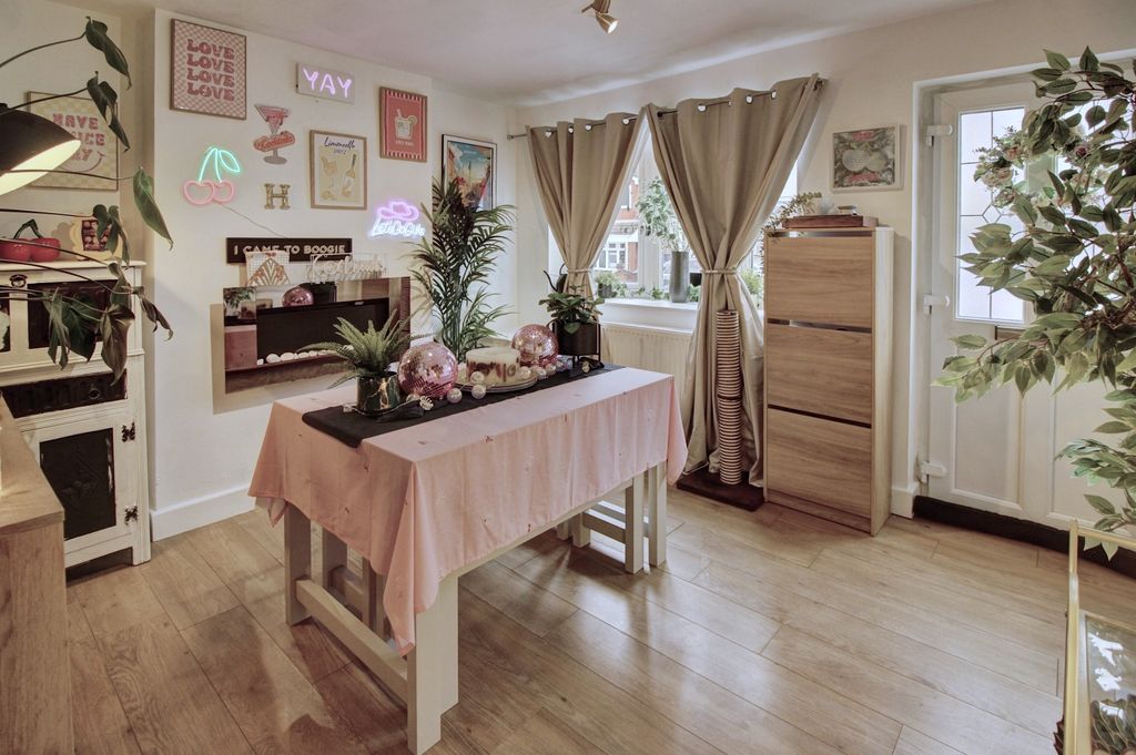 Property photo 2 of 12 Dining Room