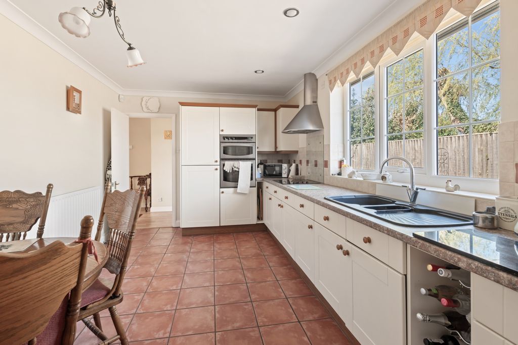 Property photo 2 of 20