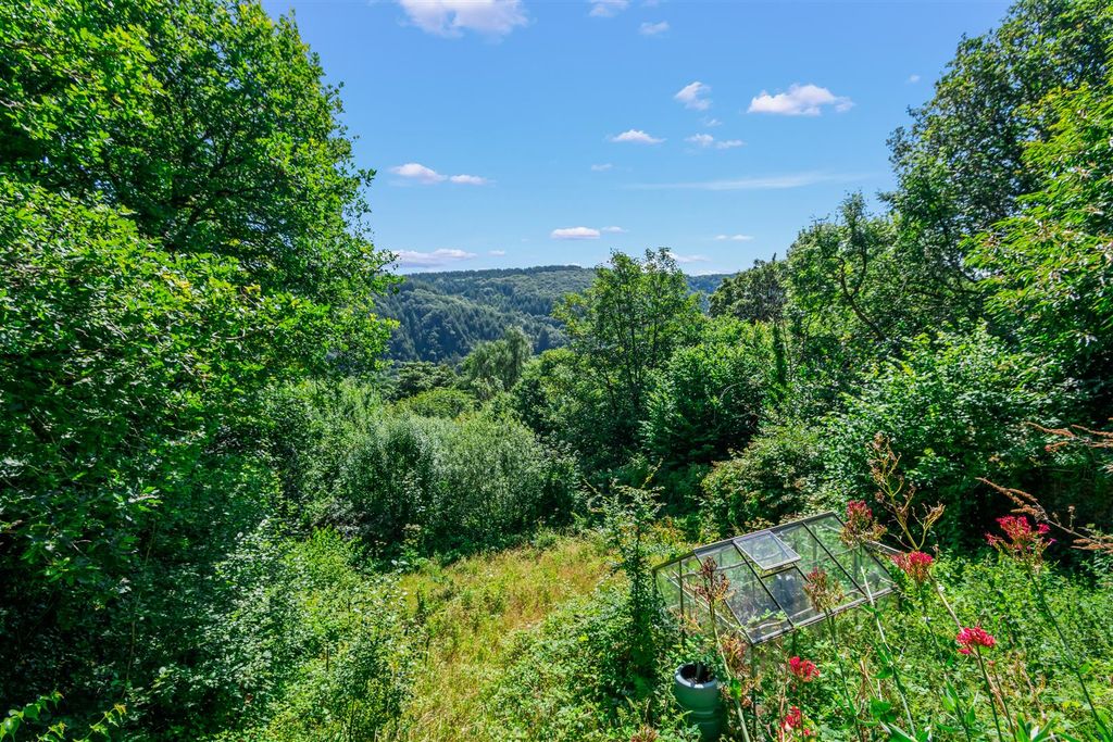 Property photo 3 of 36 Kitchen Garden