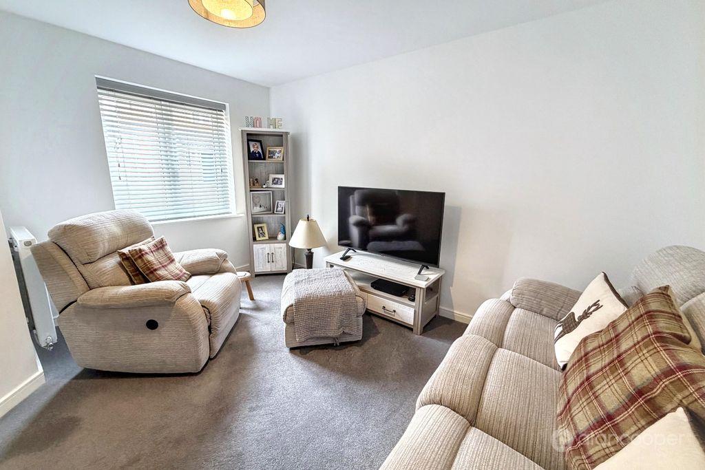 Property photo 2 of 15 5004183