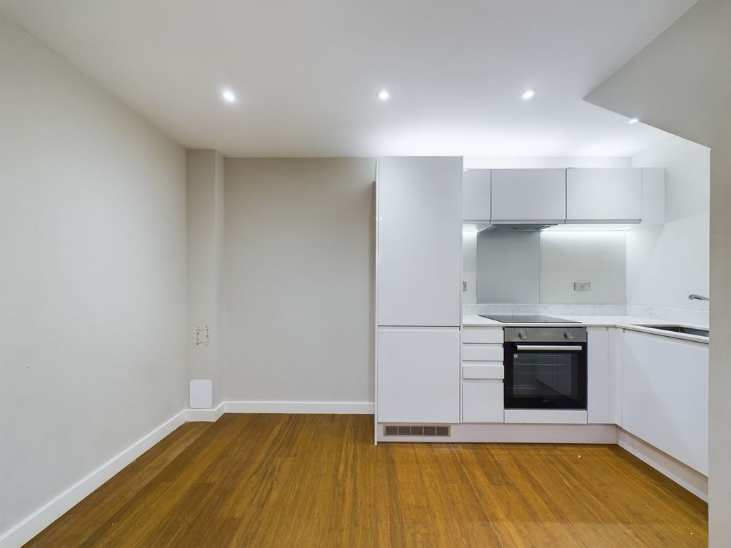 Property photo 3 of 9 Cam02136G0-Pr0117-Still006