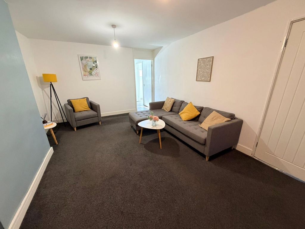 Property photo 3 of 11 Picture No. 23