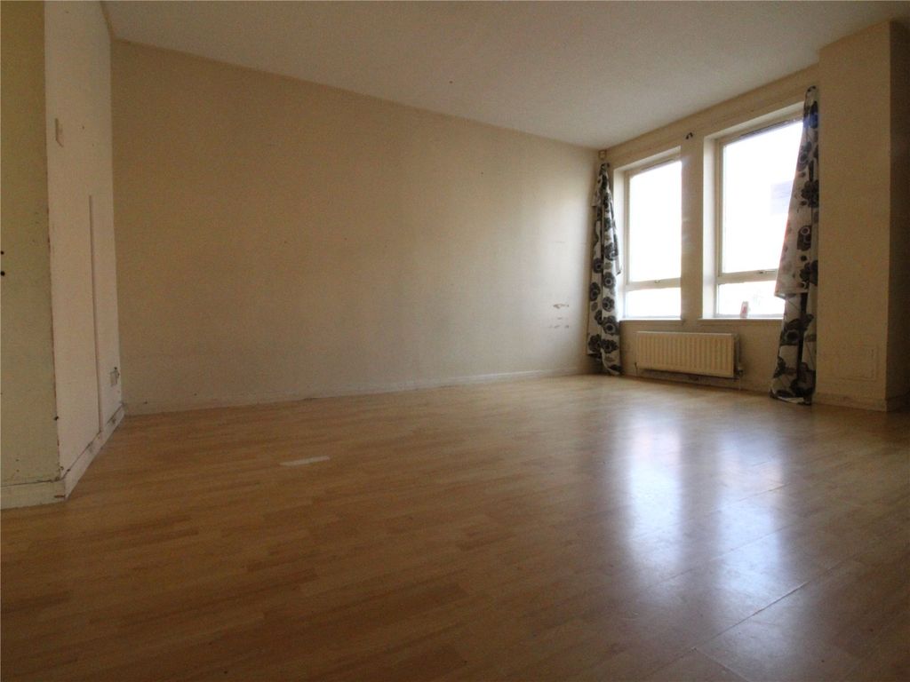 Property photo 2 of 12 Lounge