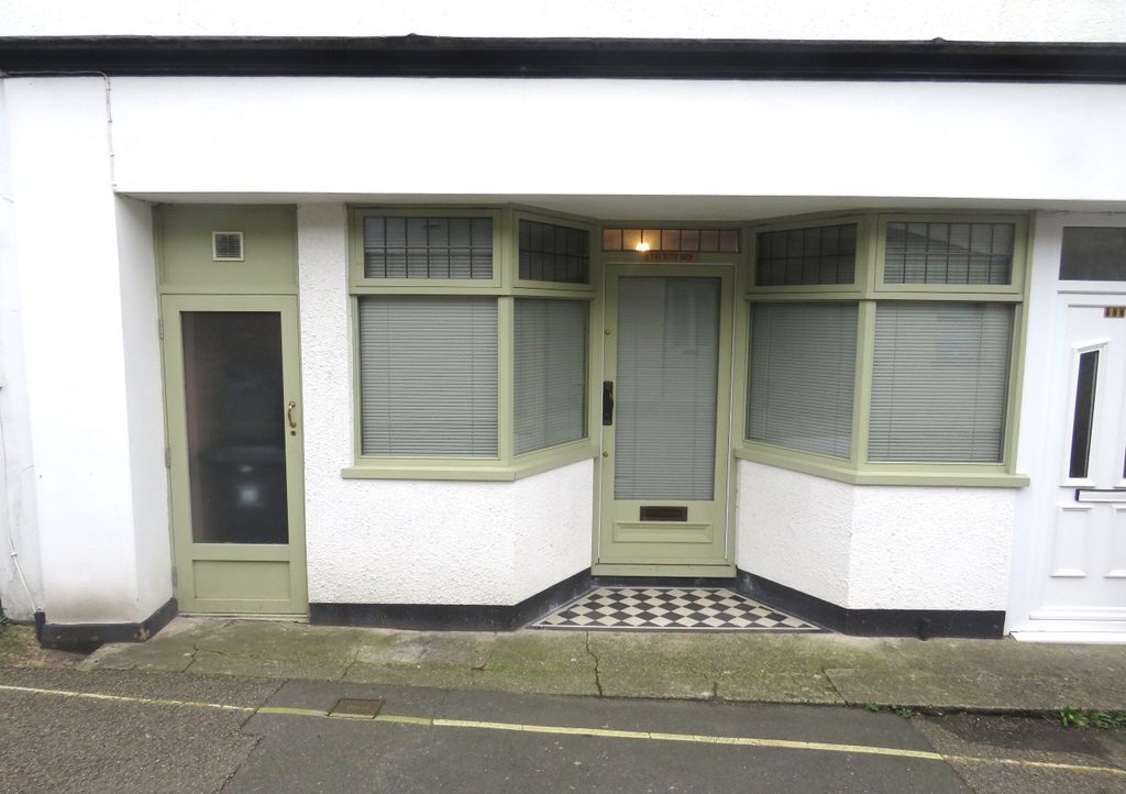 Property photo 1 of 6 Front