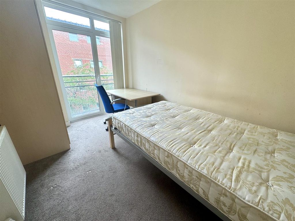 Property photo 3 of 12 Tempimageebmaoe.Jpg