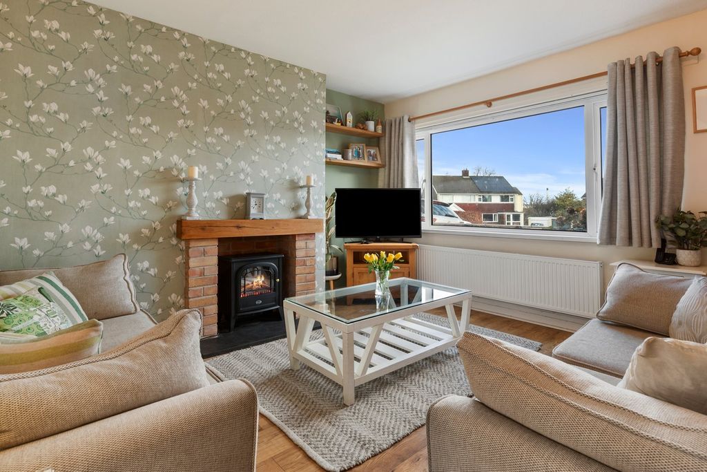 Property photo 2 of 21