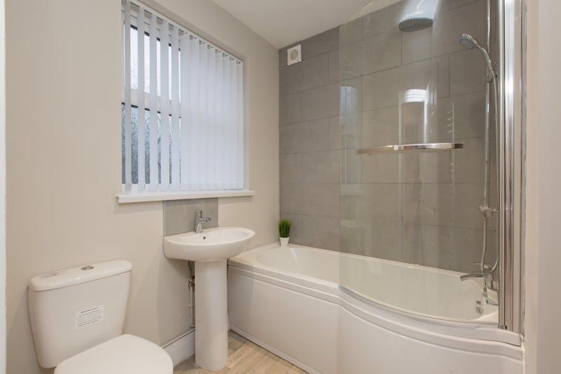 Property photo 1 of 7 Bathroom