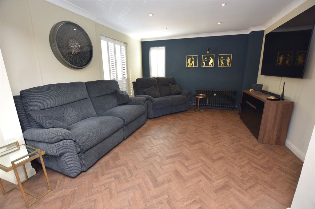 Property photo 2 of 17 Living Room