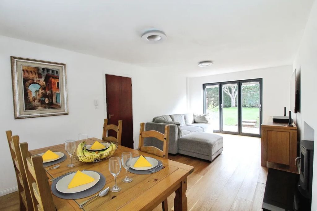 Property photo 3 of 30 Diner