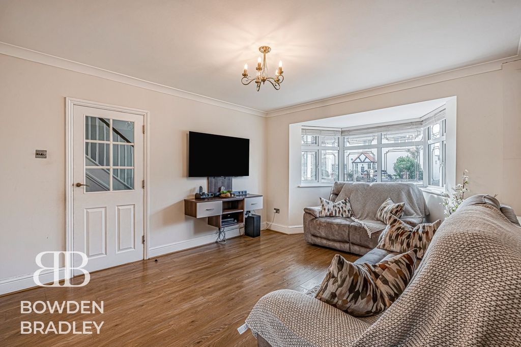 Property photo 2 of 23