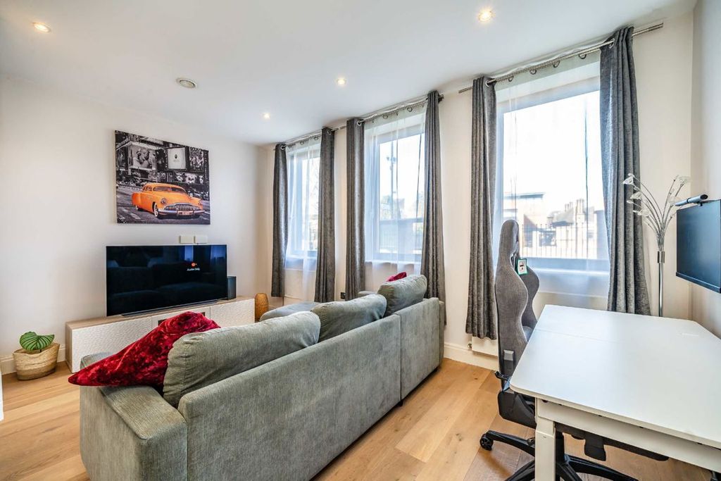 Property photo 1 of 6