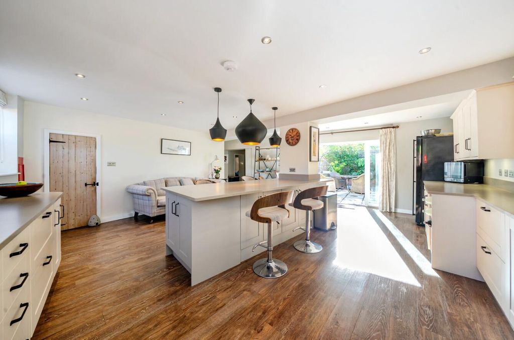 Property photo 2 of 42 1358867-24-68d510Cb54600.Jpg