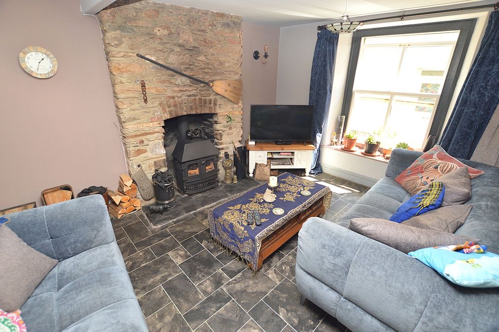 Property photo 2 of 14 Lounge