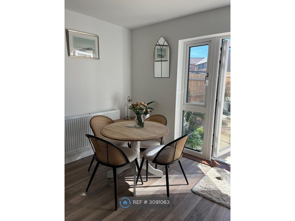 Property photo 3 of 16 Dining Area