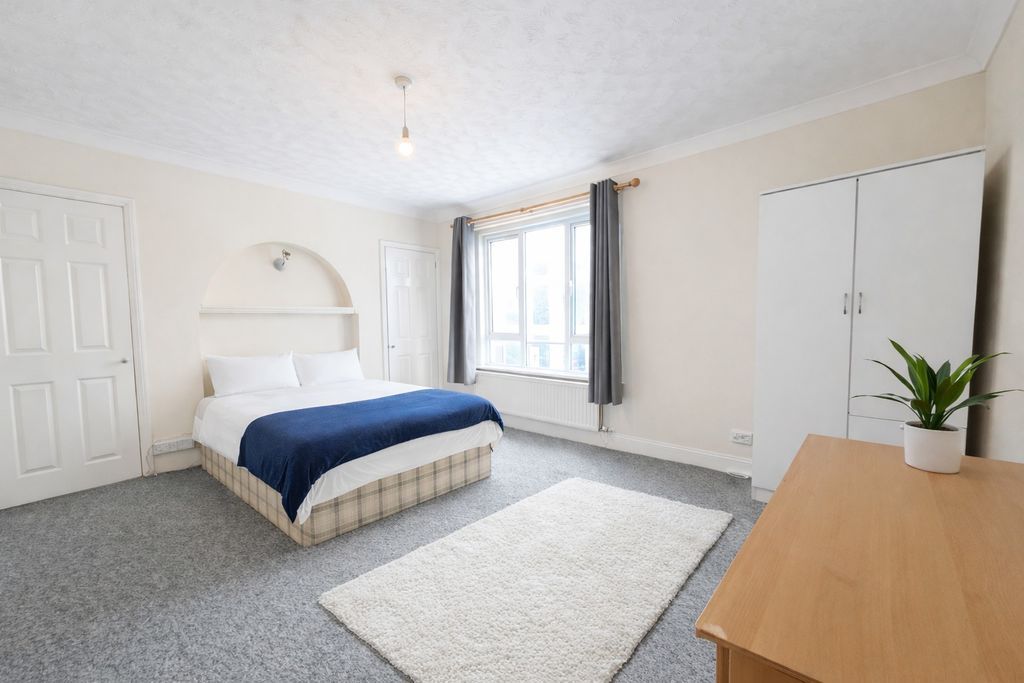 Property photo 1 of 8 Photo 11