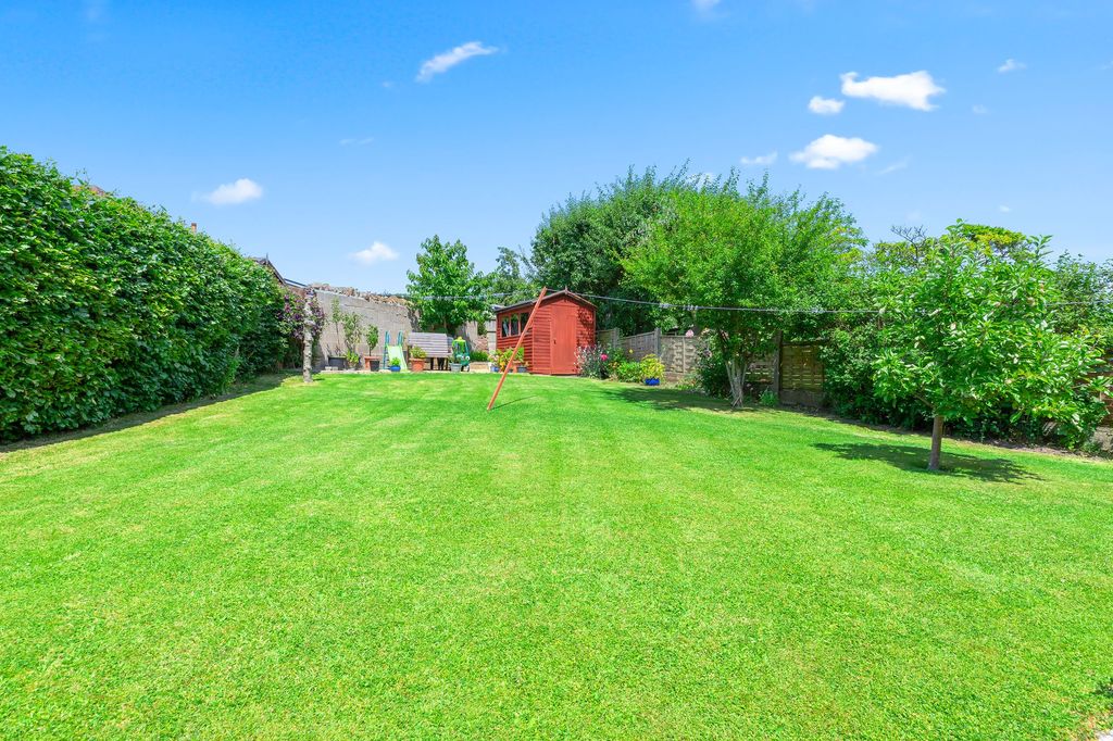 Property photo 2 of 28