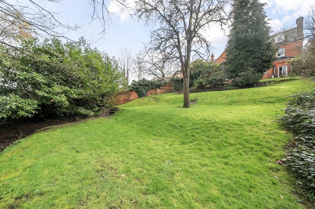 Property photo 2 of 25