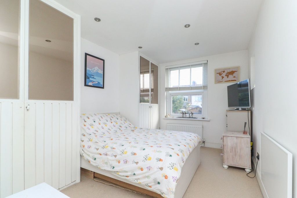 Property photo 3 of 8 Picture 3