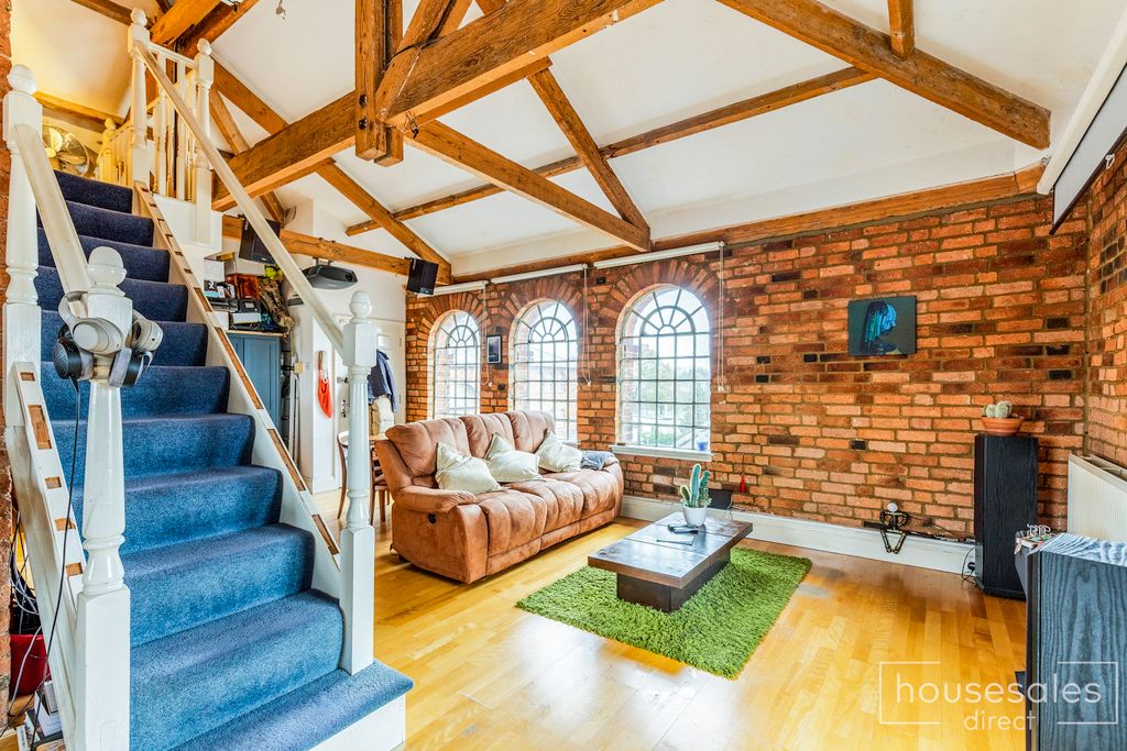 Property photo 3 of 18