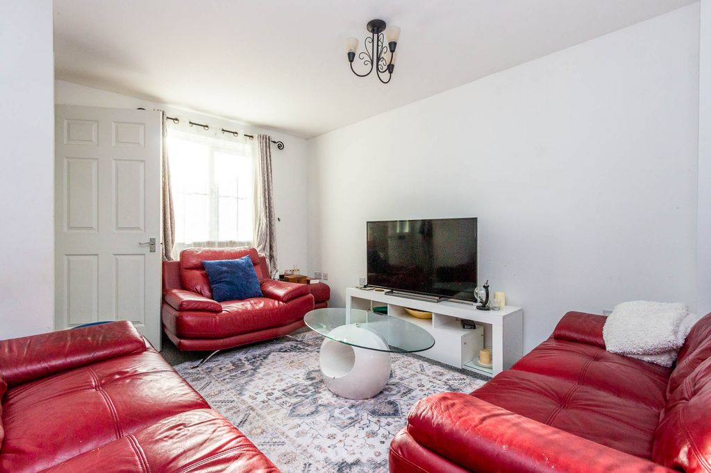 Property photo 2 of 11 Lounge