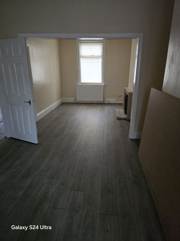 Property photo 1 of 7 Through Lounge