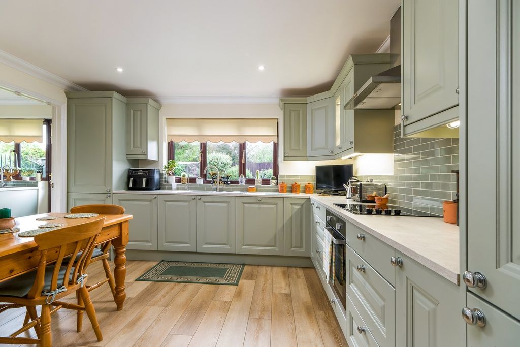 Property photo 3 of 16 Birchwood-4