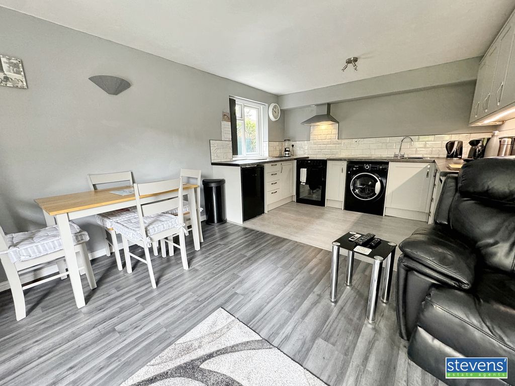 Property photo 2 of 10 Image00006